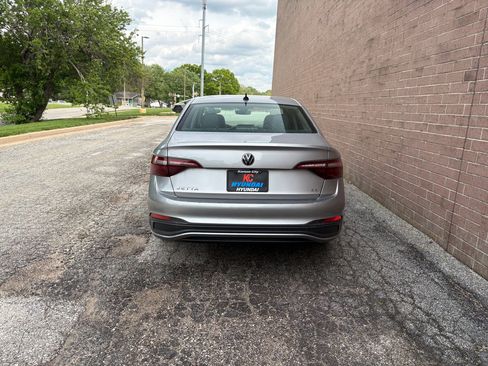 Used 2024 Volkswagen Jetta SE FWD image 5