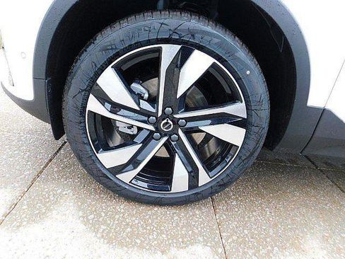 New 2026 Volvo XC40 B5 Ultra w/ Climate Package AWD/4WD image 12
