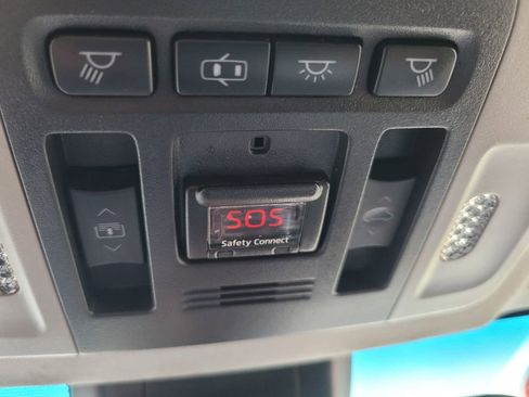 Used 2018 Toyota Camry XSE image 37