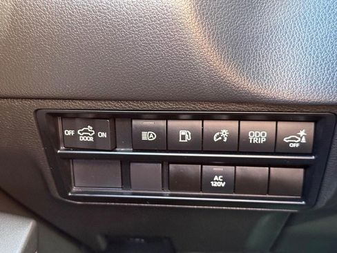 Used 2023 Toyota Tundra Limited image 29