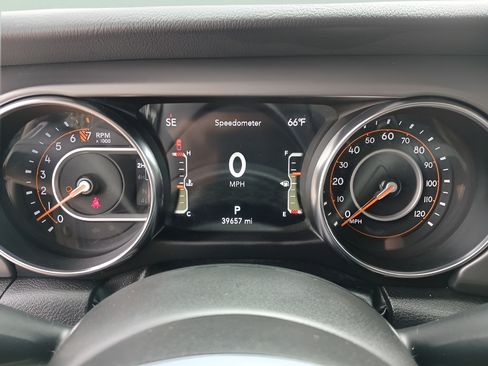 Used 2023 Jeep Gladiator Rubicon w/ LED Lighting Group AWD/4WD image 27