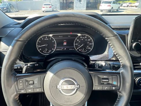 Used 2023 Nissan Pathfinder SL w/ Black Appearance Package AWD/4WD image 20