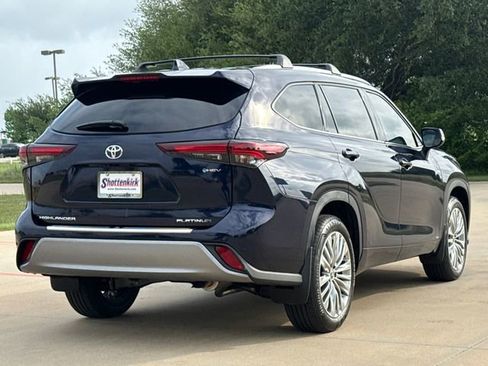 New 2026 Toyota Highlander Platinum AWD/4WD image 8
