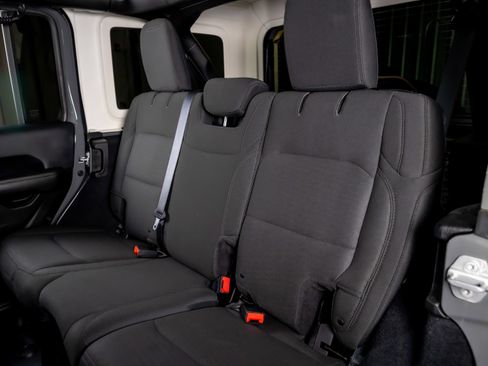 Used 2019 Jeep Wrangler Unlimited Sahara image 19