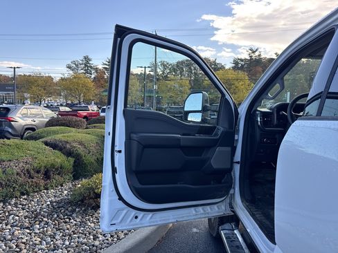 Used 2025 Ford F250 Lariat image 11