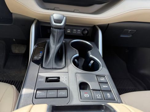 Used 2023 Toyota Highlander XLE image 28