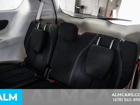 Used 2023 Chrysler Voyager LX FWD image 16