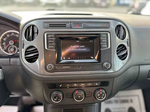 Used 2016 Volkswagen Tiguan SEL image 41