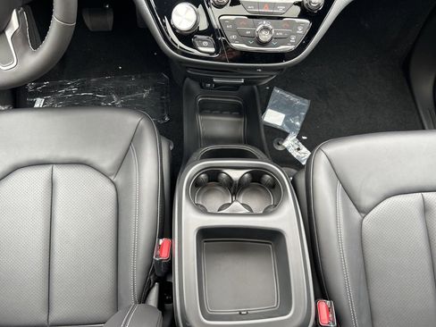 New 2026 Chrysler Pacifica Select AWD/4WD image 14