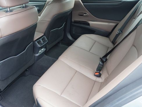 Used 2025 Lexus ES 350 w/ Premium Package FWD image 11