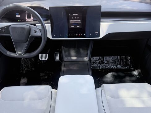 Used 2023 Tesla Model X Plaid AWD/4WD image 2