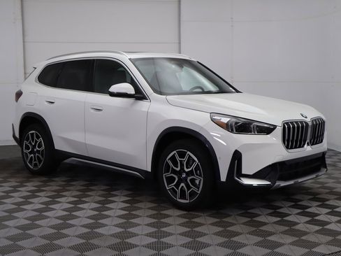 Used 2025 BMW X1 xDrive28i w/ Technology Package image 3
