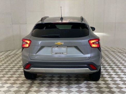 Used 2025 Chevrolet Trax LT FWD image 21