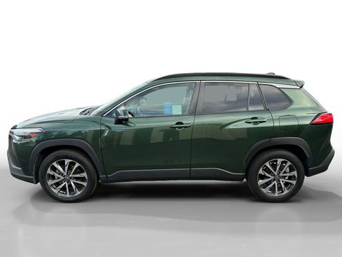 Used 2022 Toyota Corolla Cross XLE image 2