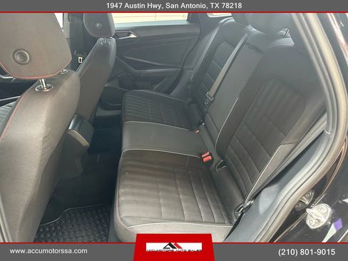 Used 2019 Volkswagen Jetta GLI image 11