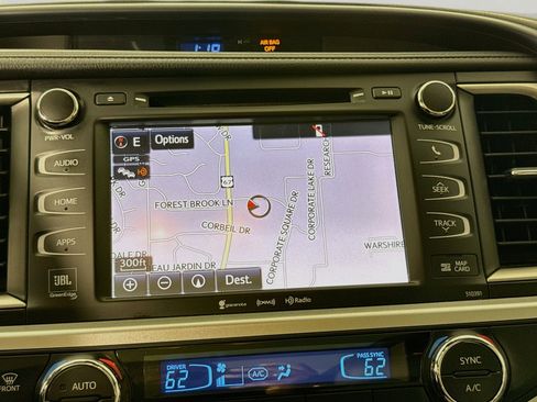 Used 2019 Toyota Highlander Limited Platinum AWD/4WD image 16