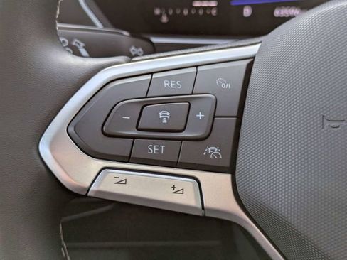 Used 2022 Volkswagen Tiguan SE w/ Panoramic Sunroof Package image 25