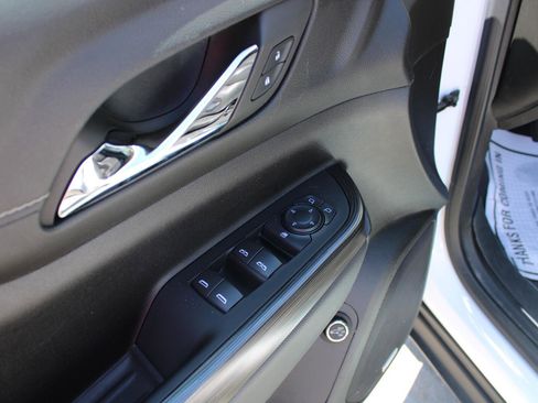 Used 2023 GMC Acadia SLT FWD image 11