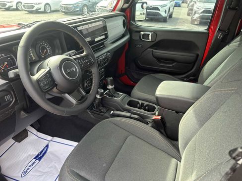Used 2024 Jeep Gladiator Sport image 15