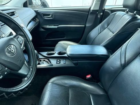 Used 2016 Toyota Avalon Touring FWD image 3