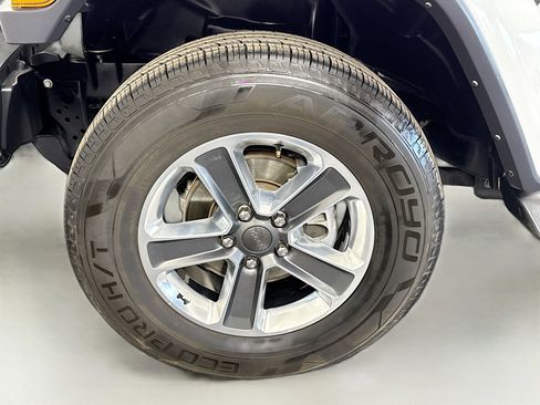 Used 2022 Jeep Wrangler Unlimited Sahara image 38