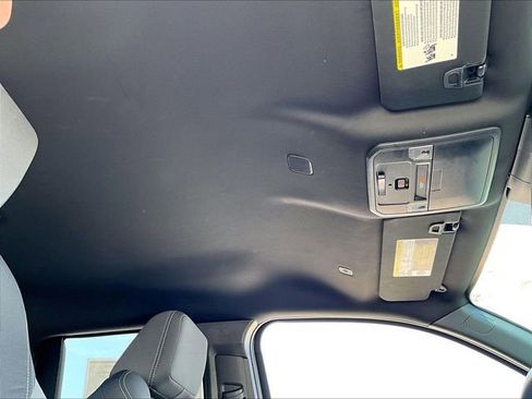 Used 2025 Toyota Tacoma TRD Sport AWD/4WD image 22