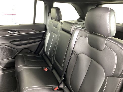 Used 2024 Jeep Grand Cherokee Limited AWD/4WD image 33