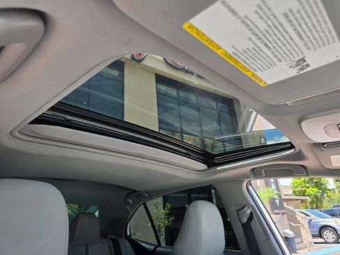 Used 2019 Toyota Camry SE w/ Carpet Mat Package FWD image 18