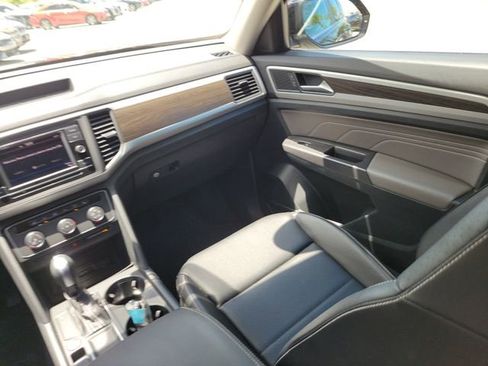 Used 2022 Volkswagen Atlas SE FWD image 16