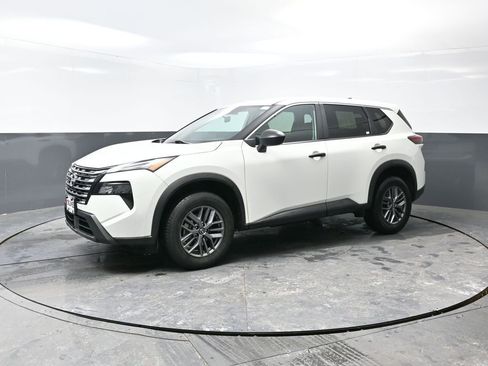 Used 2024 Nissan Rogue S image 10