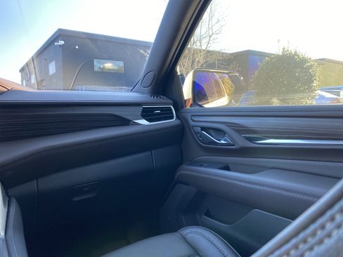 Used 2024 GMC Yukon Denali w/ Denali Reserve Package image 19