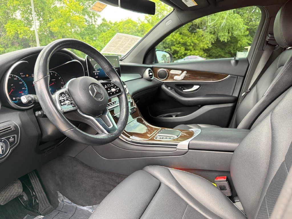 Used 2023 Mercedes-Benz GLC 300 4MATIC Coupe image 32