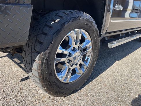 Used 2019 Chevrolet Silverado 2500 High Country w/ Duramax Plus Package image 10