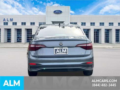 Used 2023 Volkswagen Jetta SE image 7