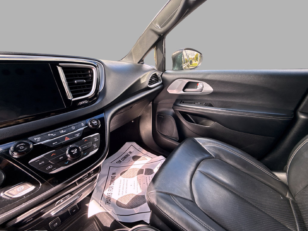 Used 2020 Chrysler Pacifica Touring-L Plus w/ Advanced Safetytec Group FWD image 21
