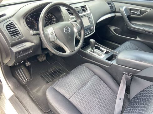 Used 2017 Nissan Altima 2.5 SV w/ Convenience Package FWD image 6