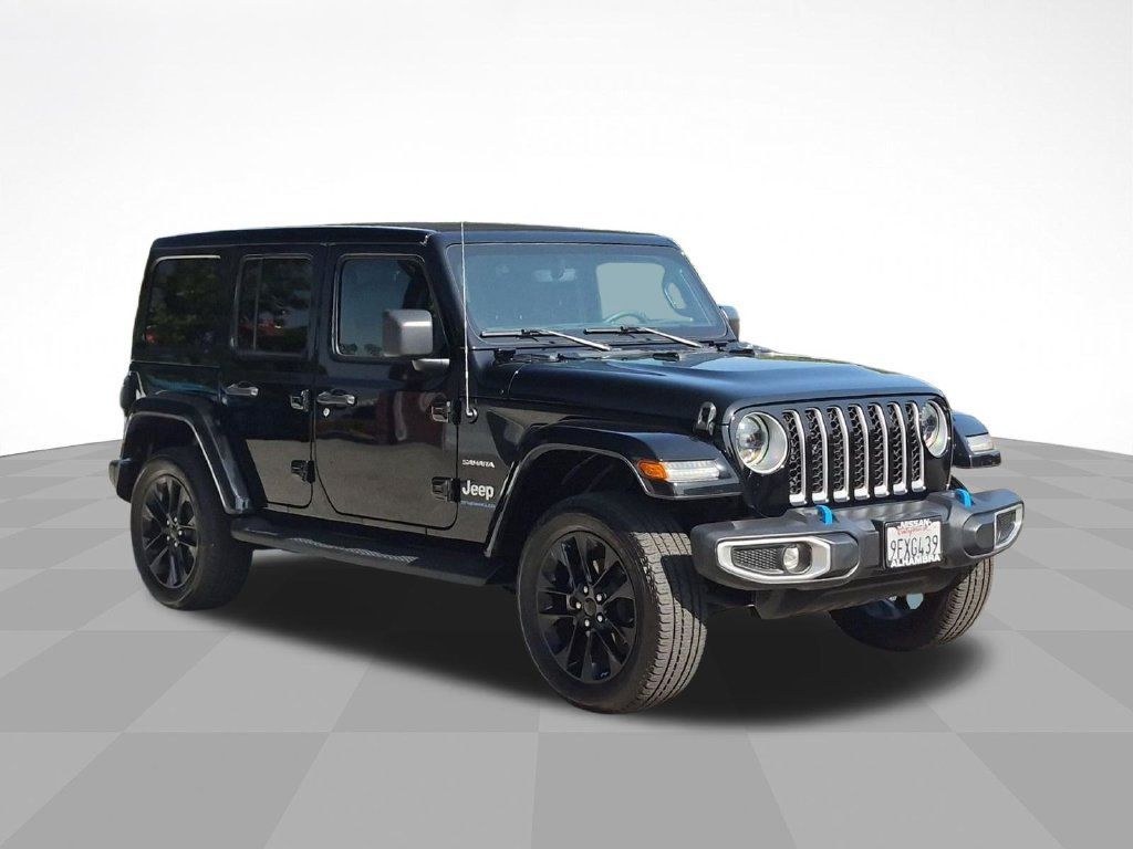 Used 2023 Jeep Wrangler Unlimited Sahara w/ Cold Weather Group AWD/4WD image 3