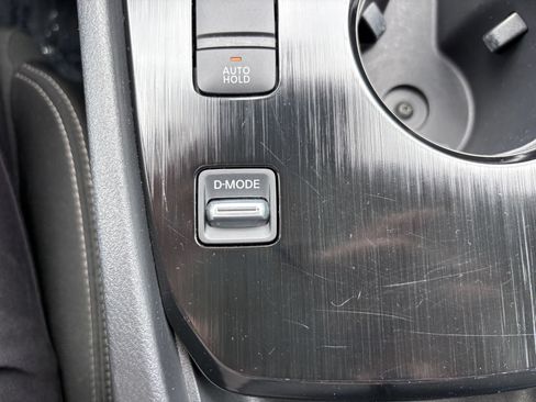 Used 2024 Nissan Rogue S FWD image 32