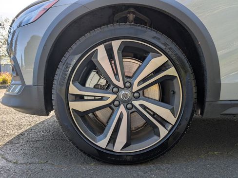 Used 2025 Volvo V60 B5 Cross Country Plus image 25