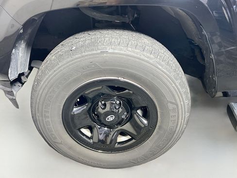 Used 2022 Toyota Tacoma SR w/ SR Convenience Package RWD image 13