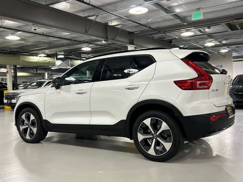 Certified 2026 Volvo XC40 B5 Plus AWD/4WD image 4