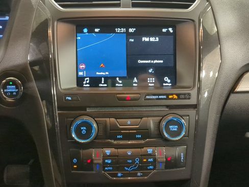 Used 2018 Ford Explorer XLT w/ Equipment Group 201A AWD/4WD image 21