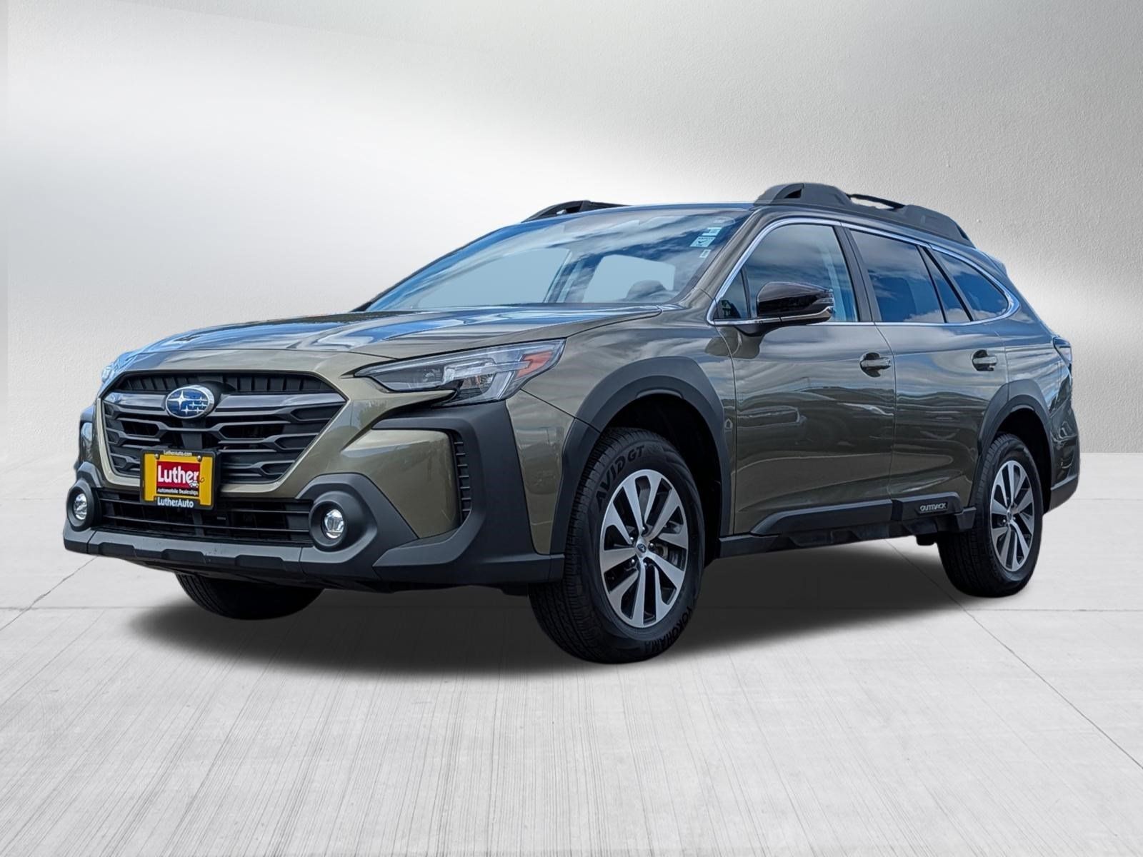 Used 2025 Subaru Outback Premium AWD/4WD image 3