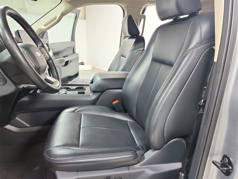 Used 2024 Ford Expedition Max XLT image 19