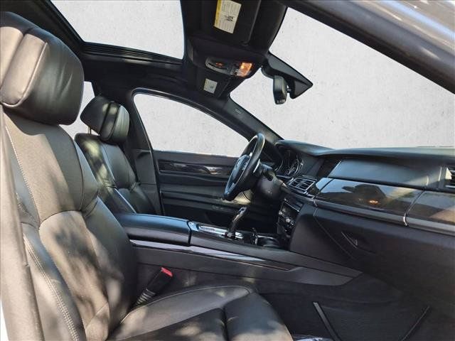 Used 2013 BMW 750i RWD image 22