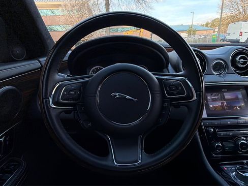 Used 2016 Jaguar XJ L Portfolio RWD image 10