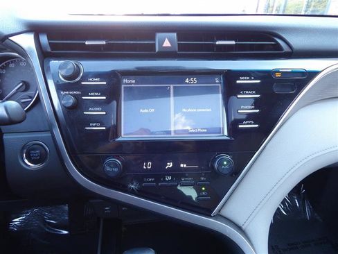 Used 2018 Toyota Camry SE image 18