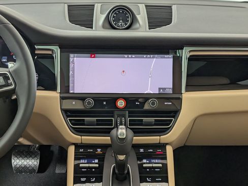 New 2026 Porsche Macan image 28