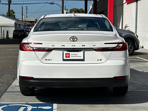 Used 2025 Toyota Camry SE FWD image 5