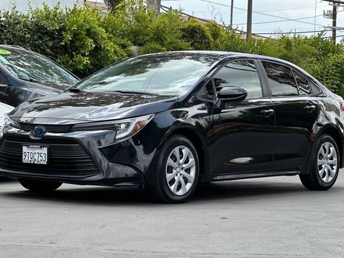 Certified 2025 Toyota Corolla LE FWD image 8